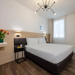 4* מלון Globus Urban